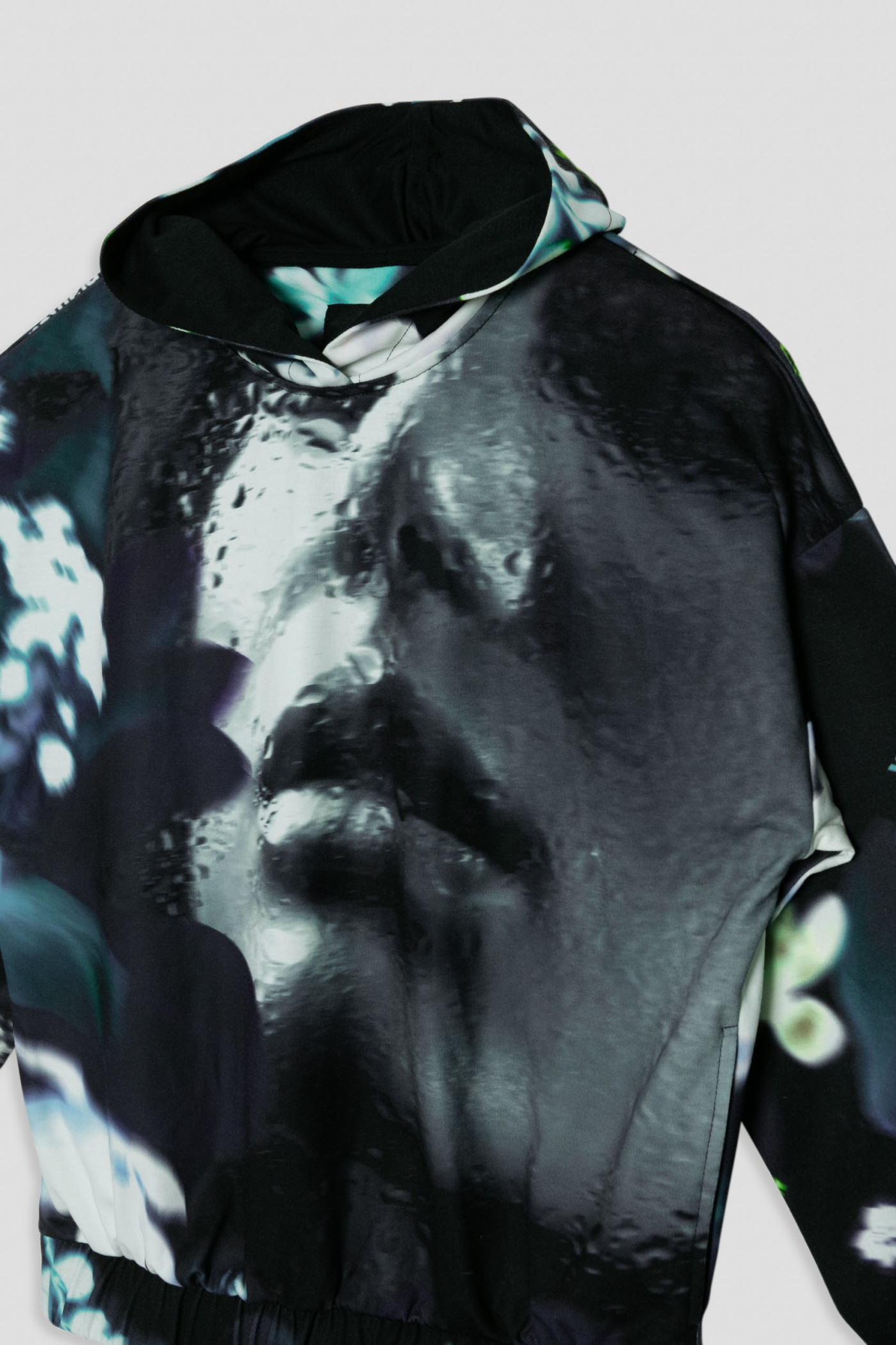 Wzorzysta turkusowa bluza dresowa z kapturem