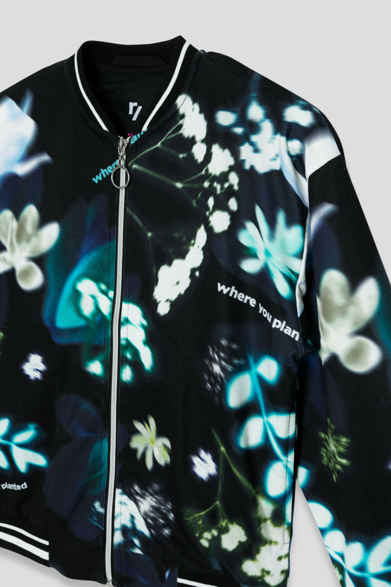 Wzorzysta turkusowa bluza dresowa a'la bomberka