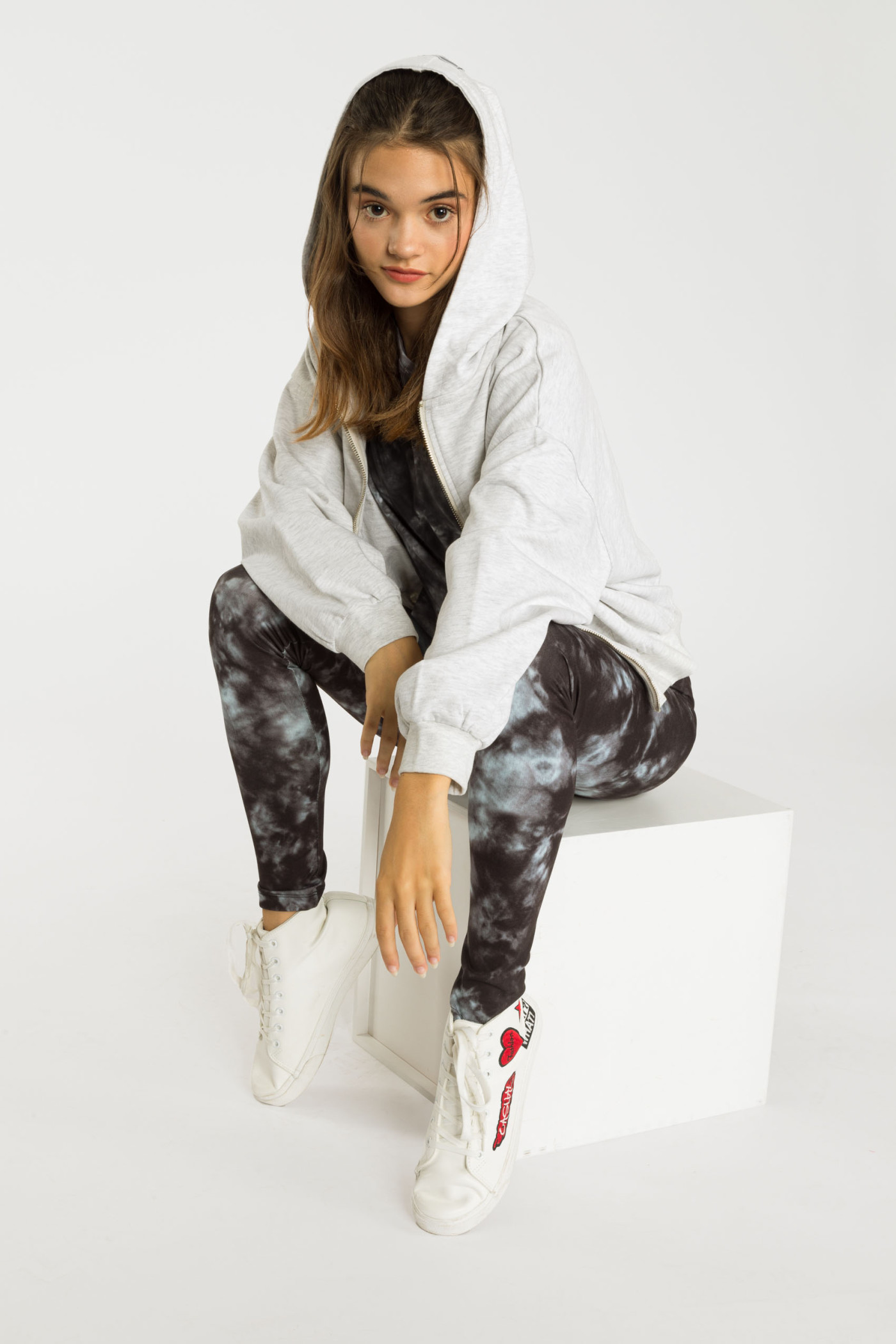 Szara bluza dresowa z kapturem MESS