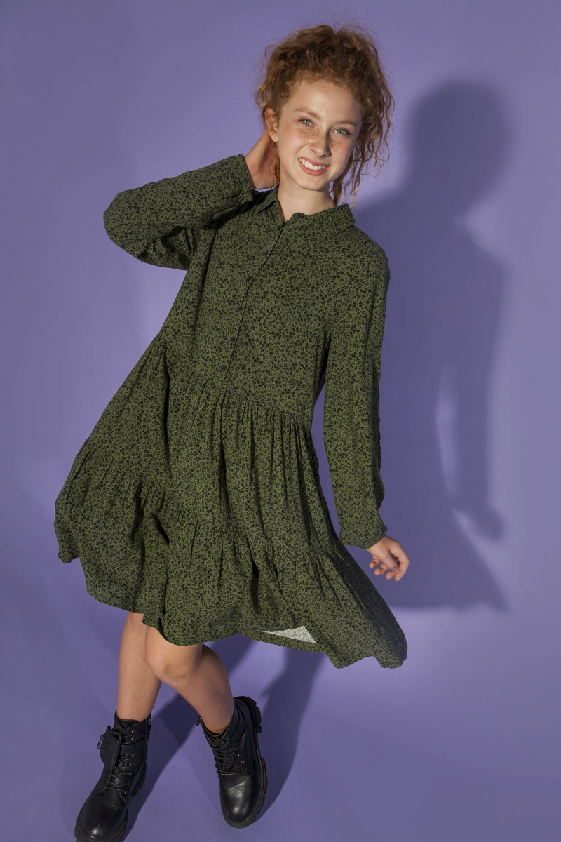 Zielona sukienka dziewczęca z długim rękawem | Reporter 