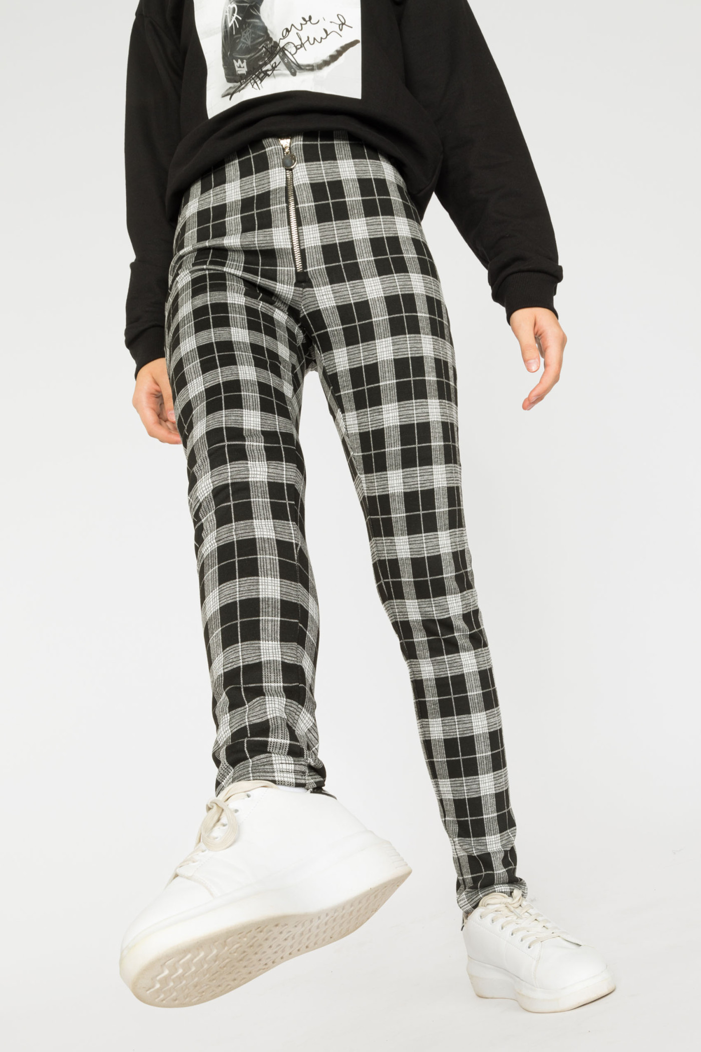 Dopasowane spodnie w kratę z ozdobnym suwakiem