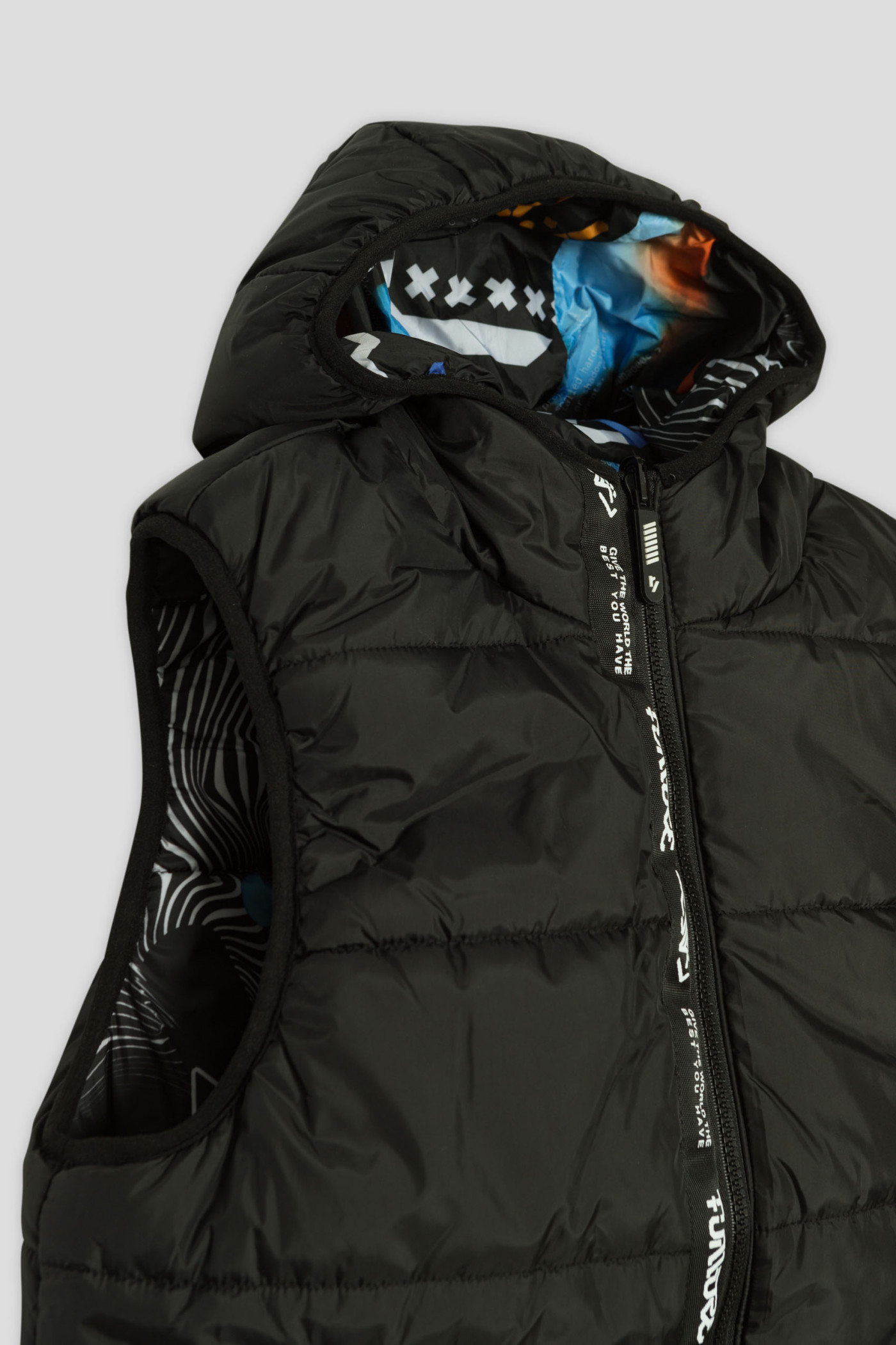 Wzorzysty pikowany dwustronny bezrękawnik DIGITAL