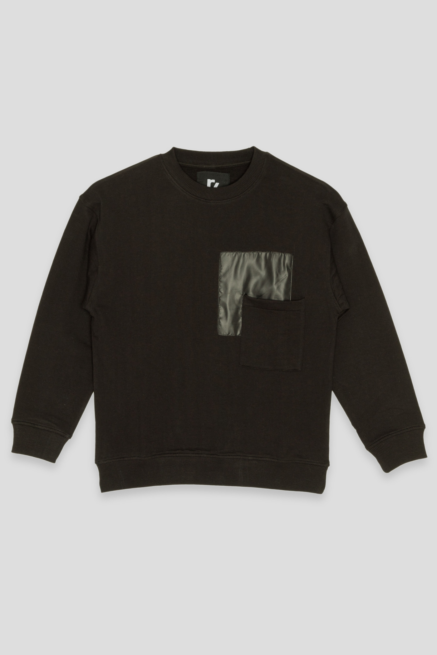 Czarna bluza z aplikacją z przodu