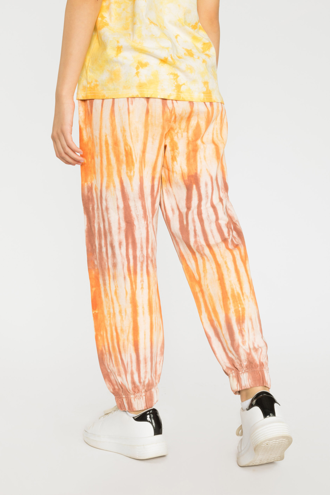 Wielobarwne spodnie dresowe tie dye