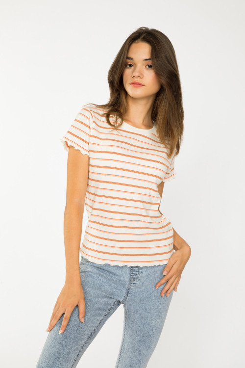 Biały prążkowany T-shirt w paski