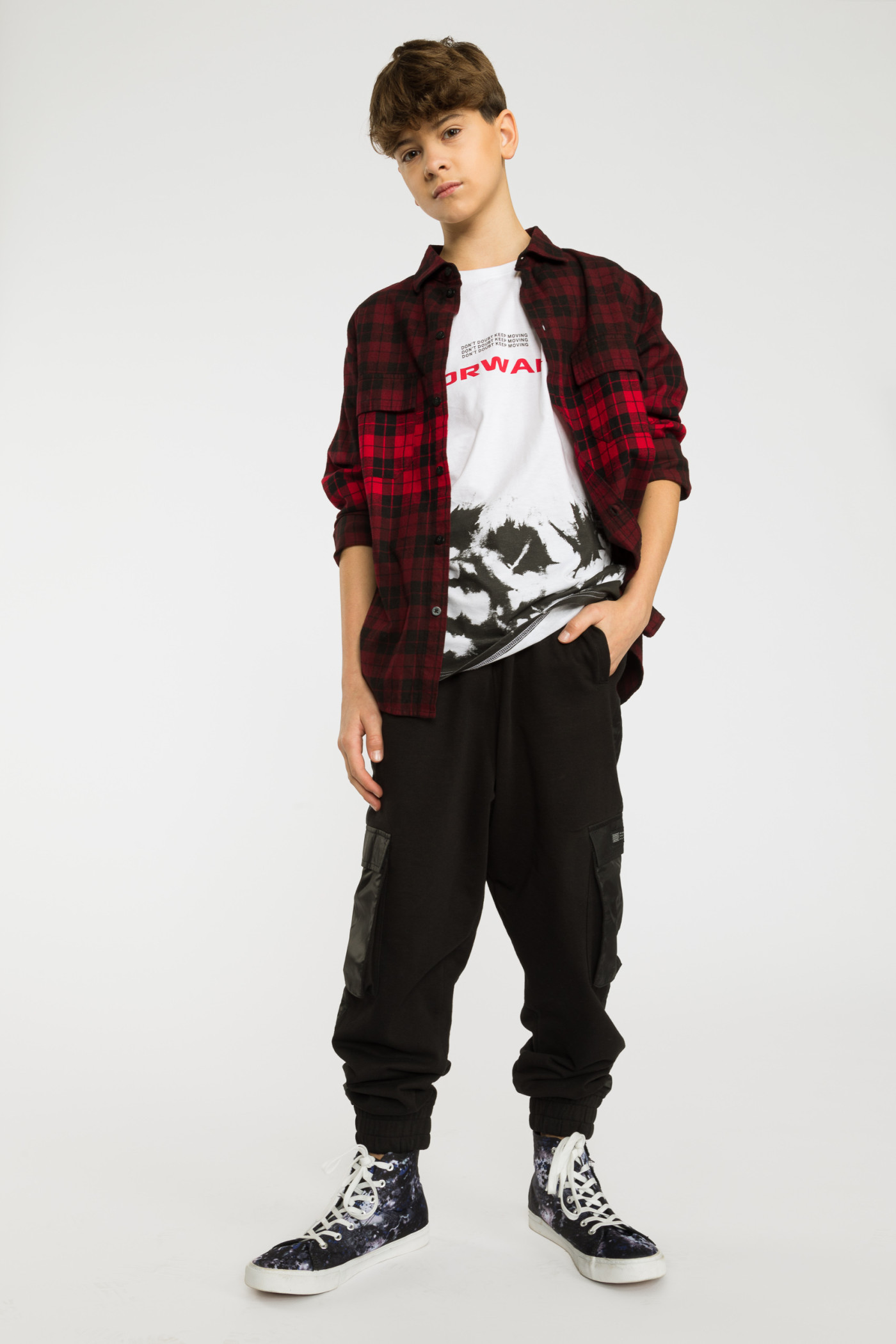 Biały T-shirt oversize tie dye z napisem