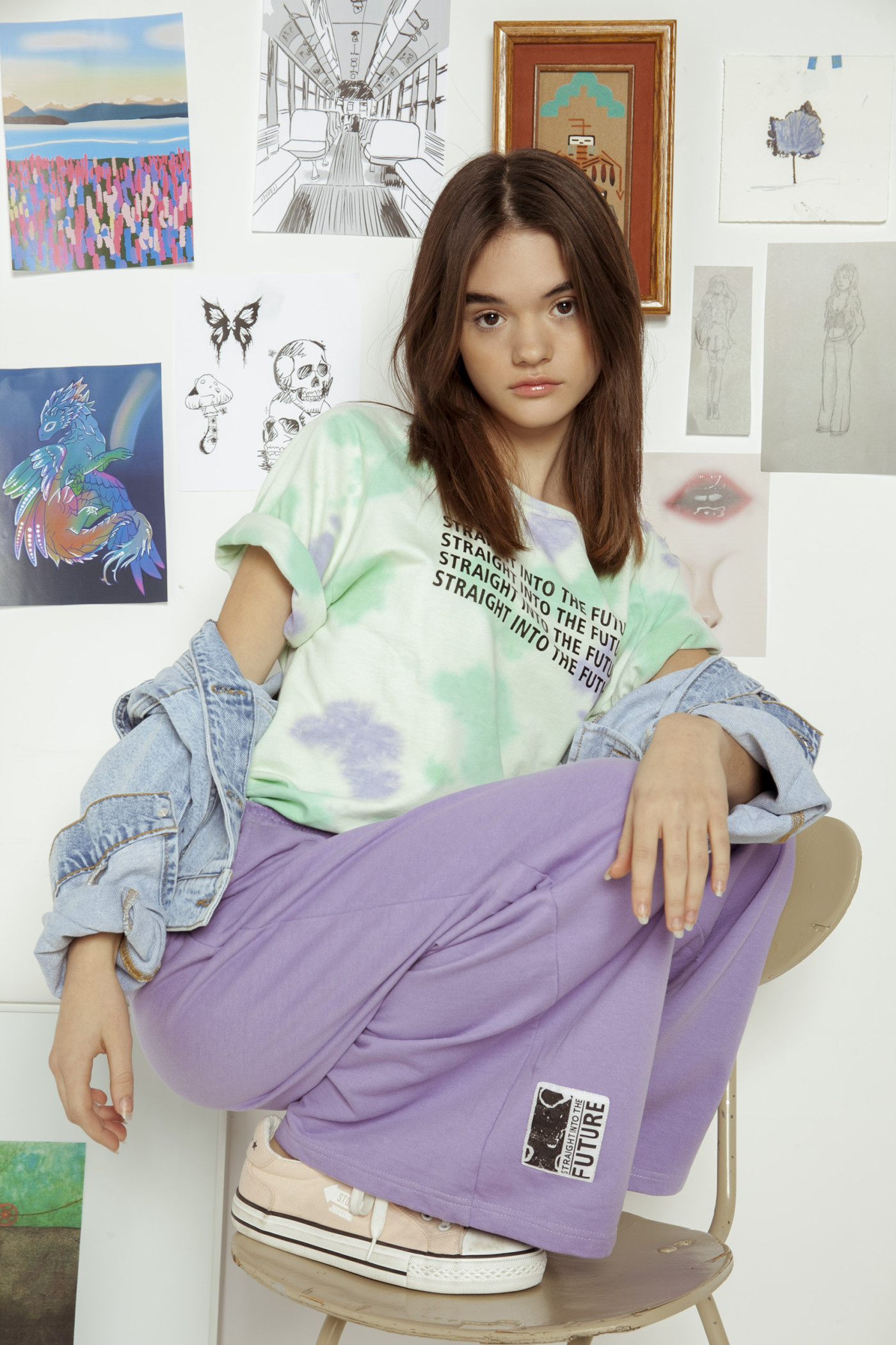 Fioletowe spodnie dresowe z szerokimi nogawkami