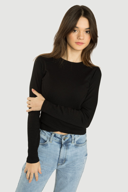 Czarna prążkowana bluzka z marszczeniami