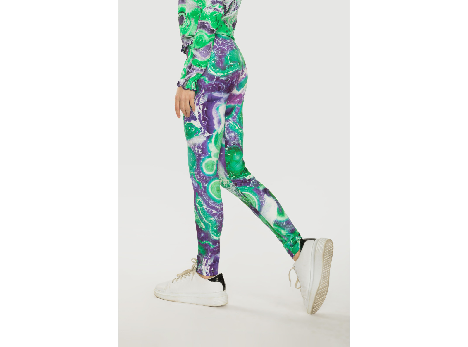 Zielone wzorzyste legginsy