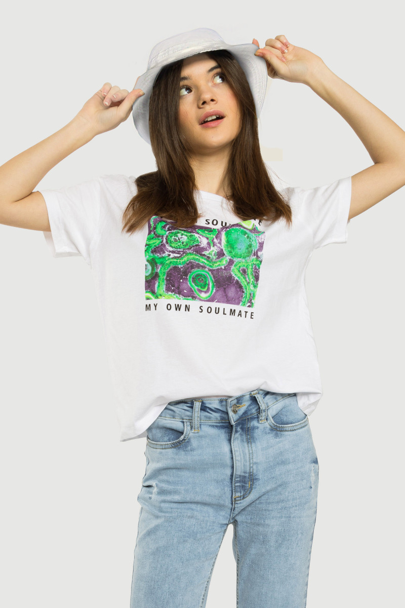 Biały T-shirt z kolorowym nadrukiem, biały