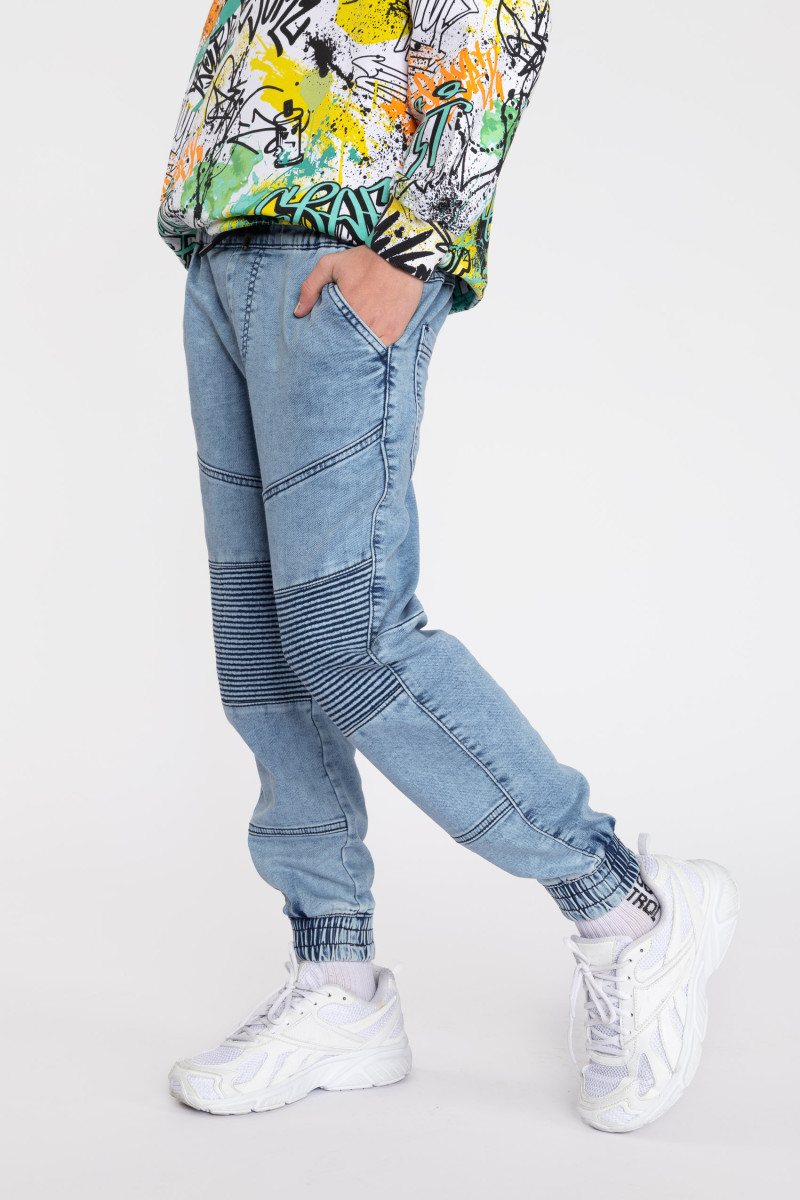 Niebieskie jeansy typu jogger z przeszyciami