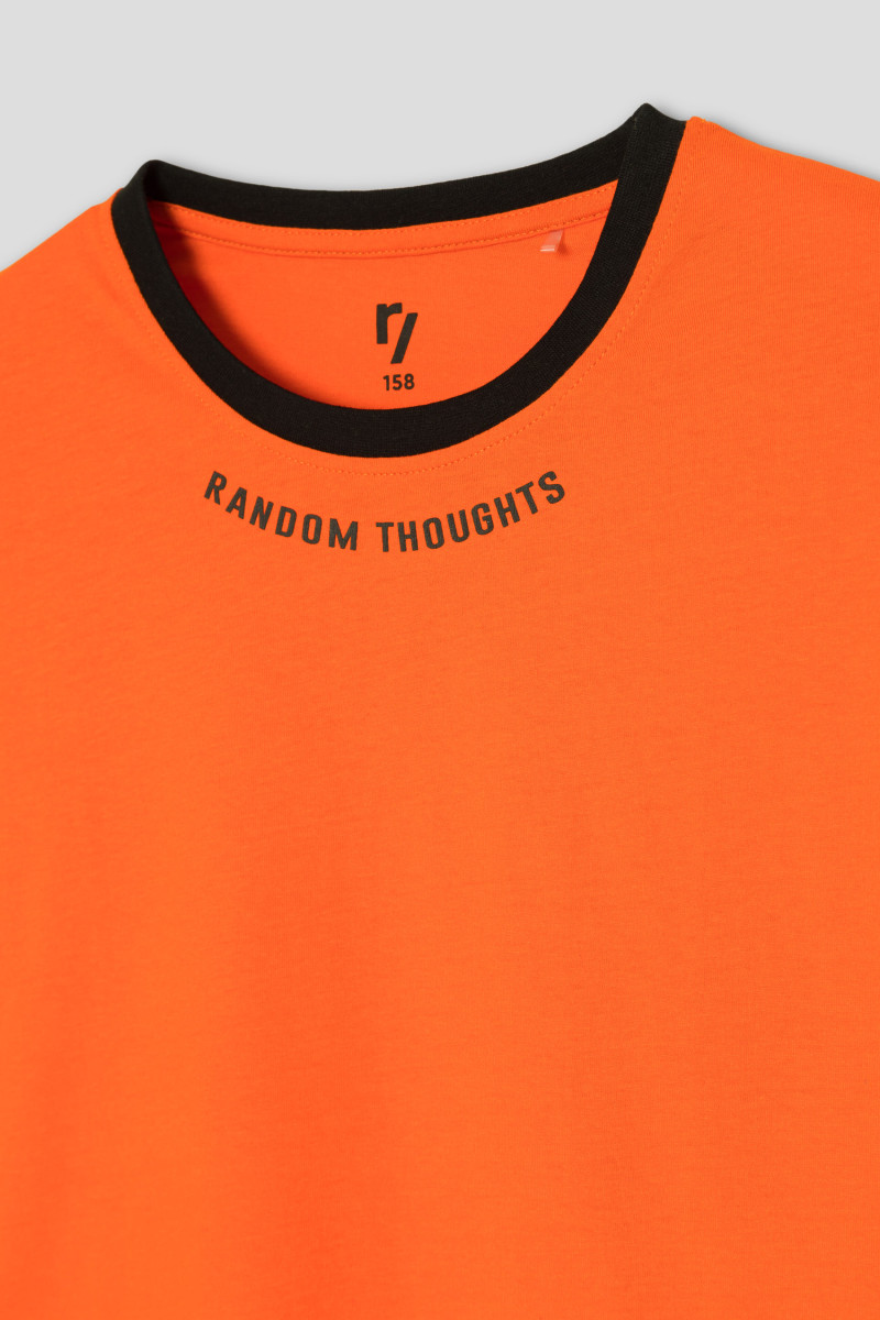 Pomarańczowy T-shirt z ozdobną lamówką