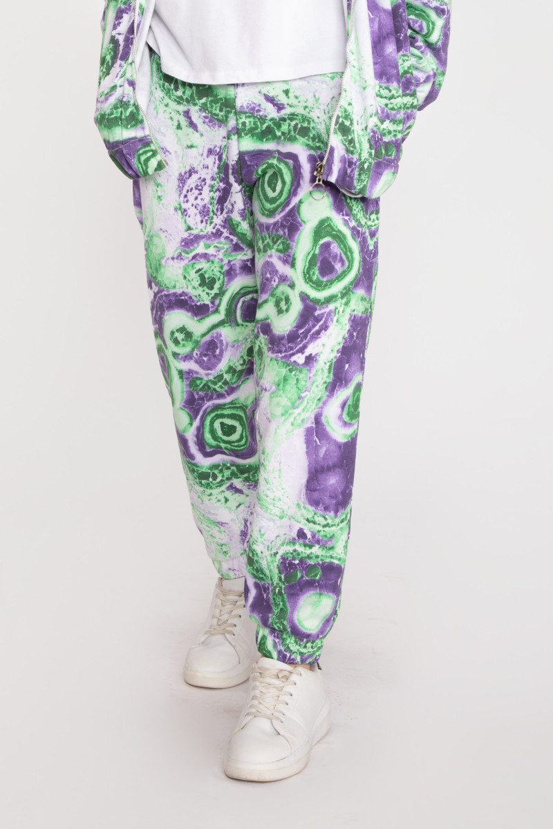 Zielono-fioletowe spodnie dresowe a'la tie dye