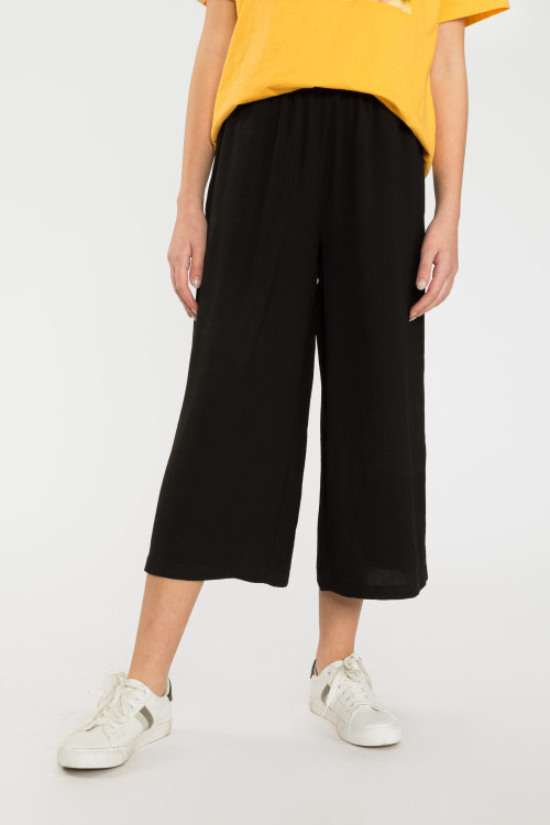 Czarne spodnie typu WIDE LEG 3/4