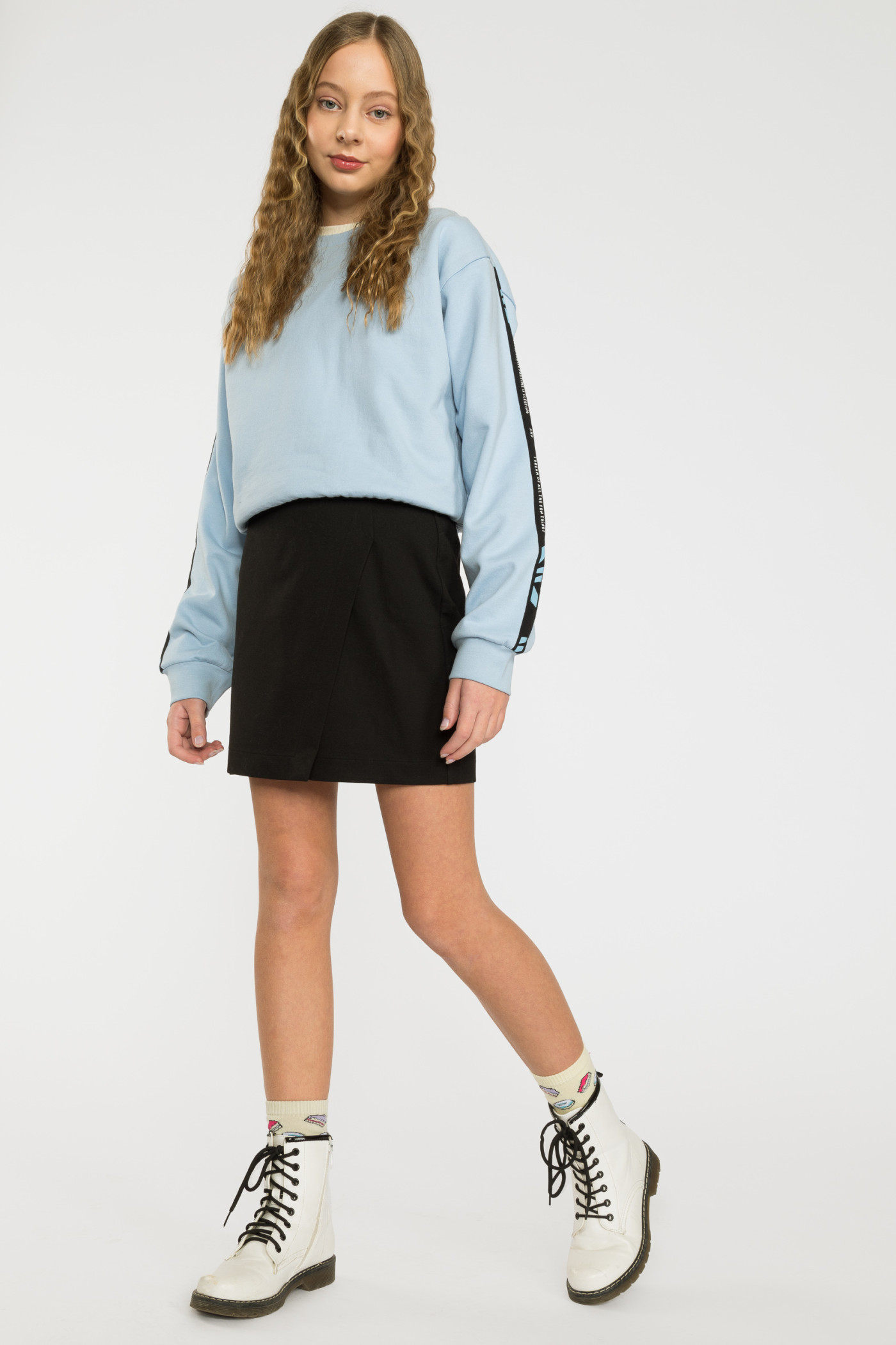 Czarna krótka ołówkowa spódnica