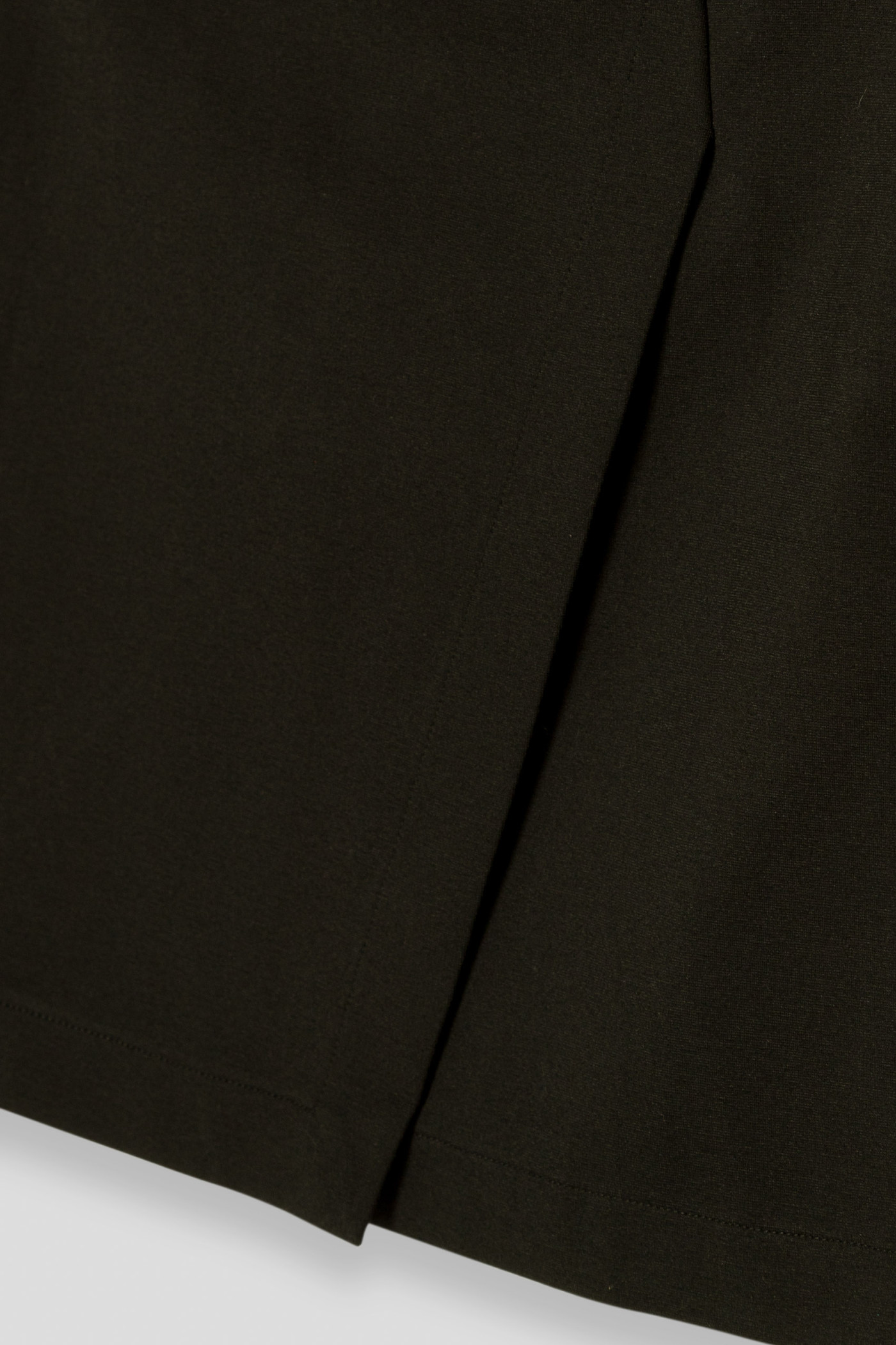 Czarna krótka ołówkowa spódnica