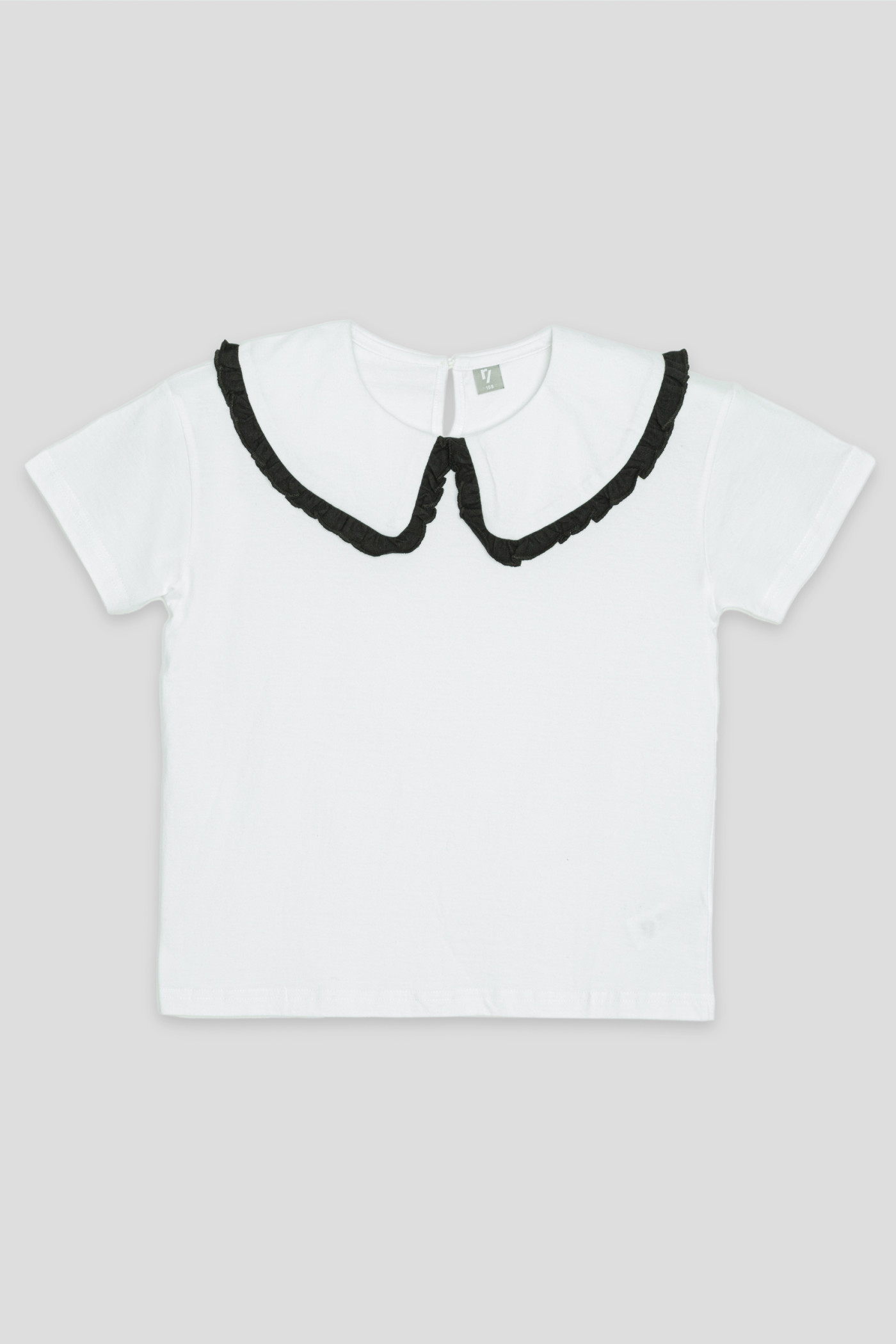 Biały T-shirt z ozdobnym kołnierzem