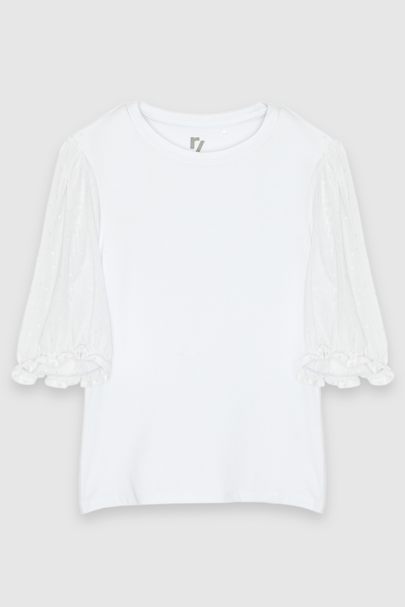 Biała bluzka z ozdobnymi bufiastymi rękawami