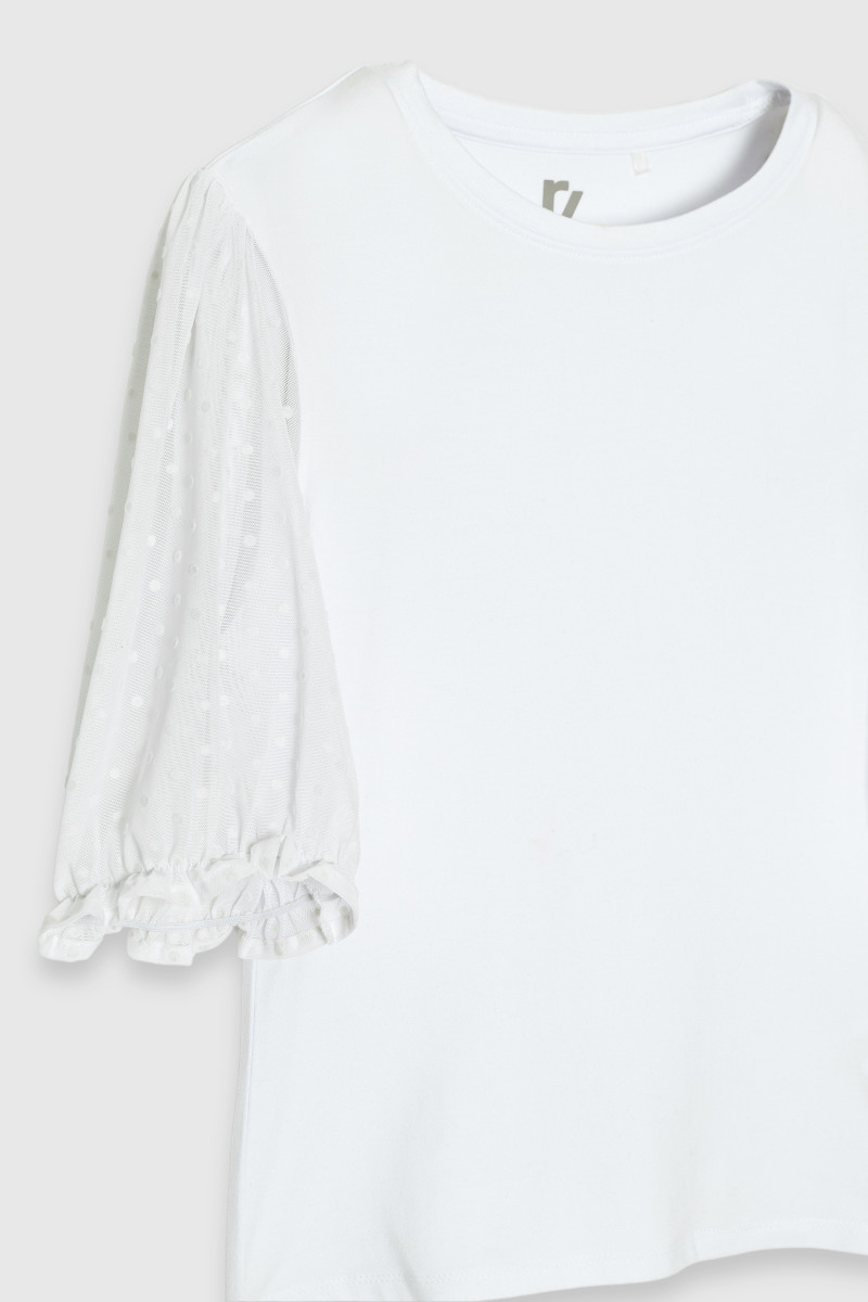 Biała bluzka z ozdobnymi bufiastymi rękawami