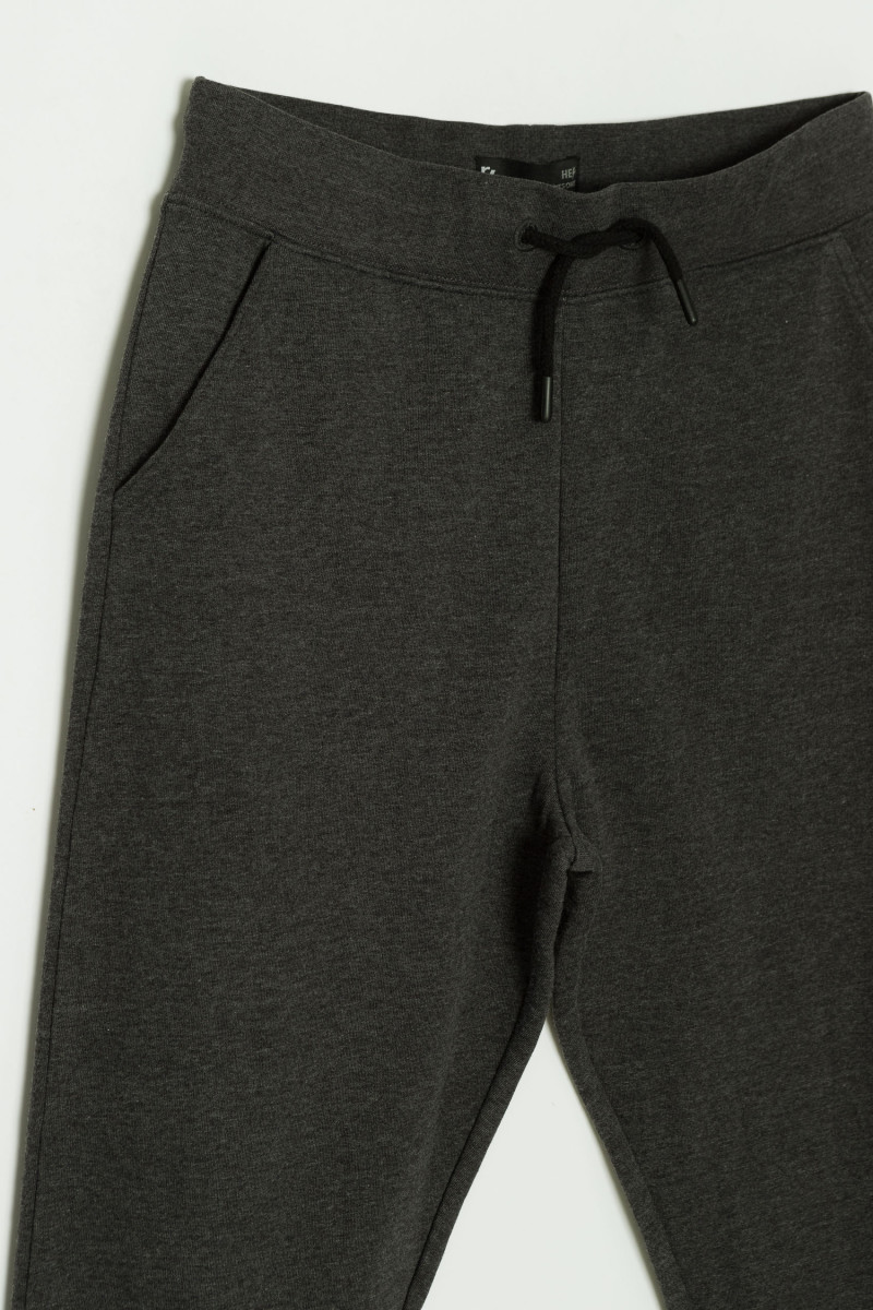 Szare spodnie dresowe chłopiece | Reporter