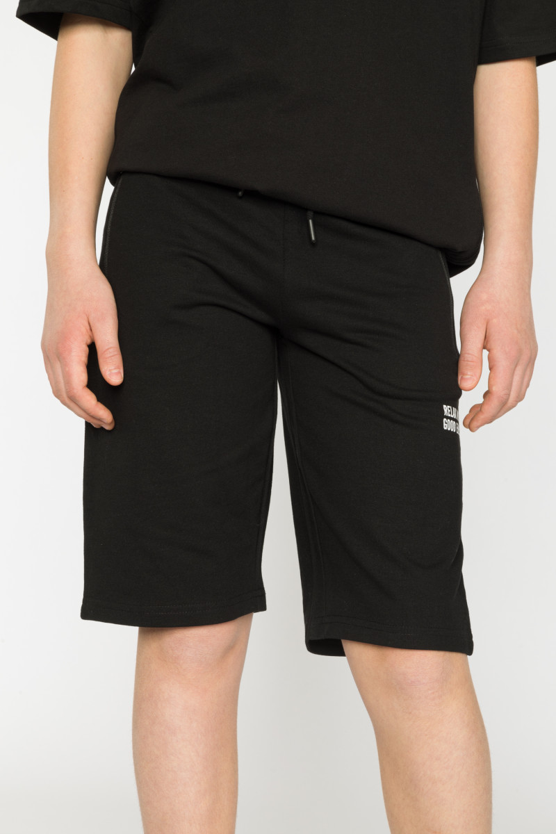 Czarne krótkie dresowe spodenki