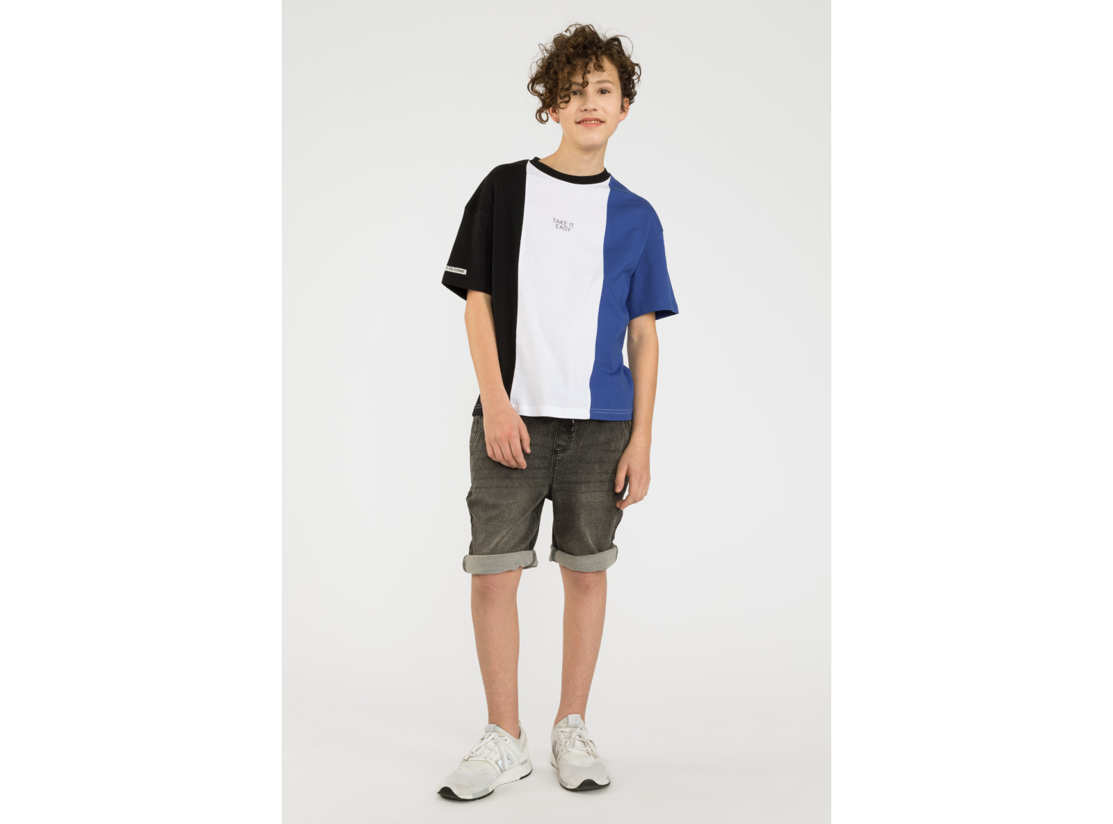 Niebieski t-shirt w pasy TAKE IT EASY