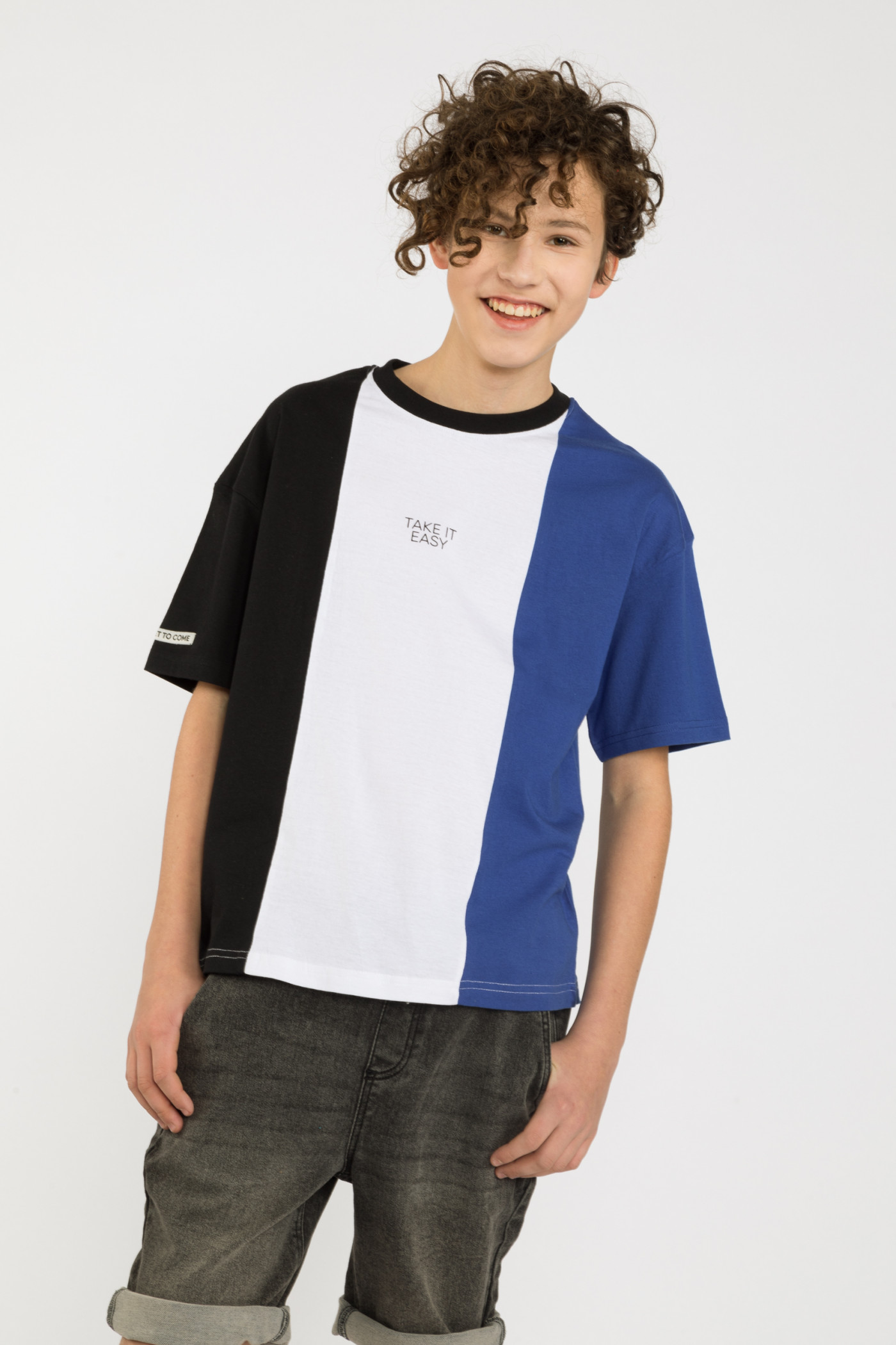 Niebieski t-shirt w pasy TAKE IT EASY