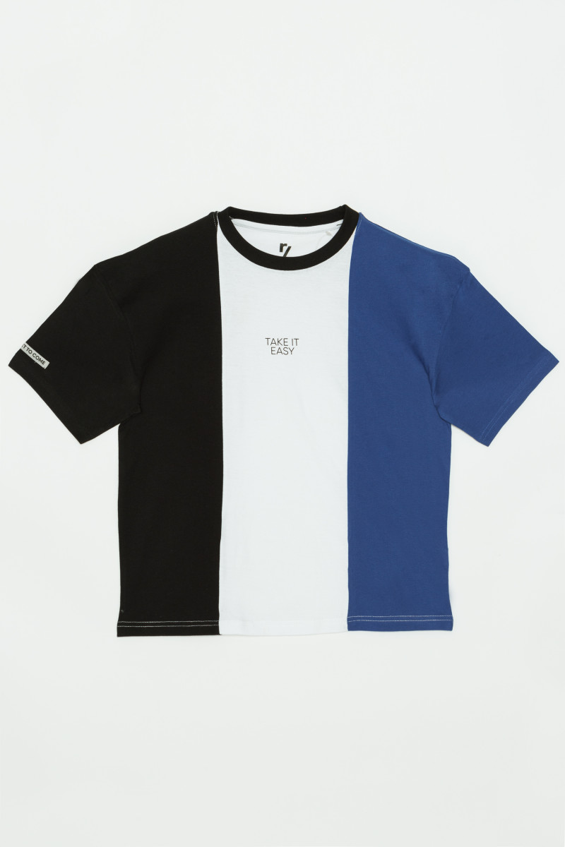 Niebieski t-shirt w pasy TAKE IT EASY