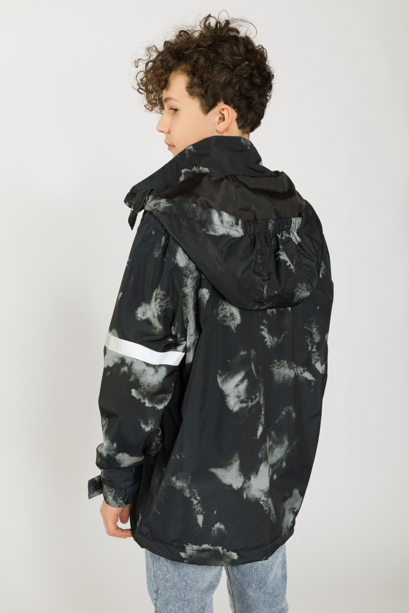 Czarna przejściowa kurtka tie dye