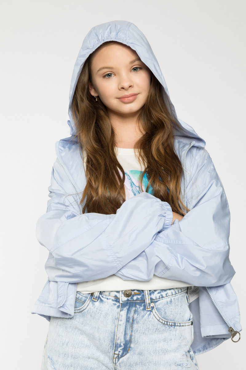 Przejściowa błękitna kurtka dla dziewczyny