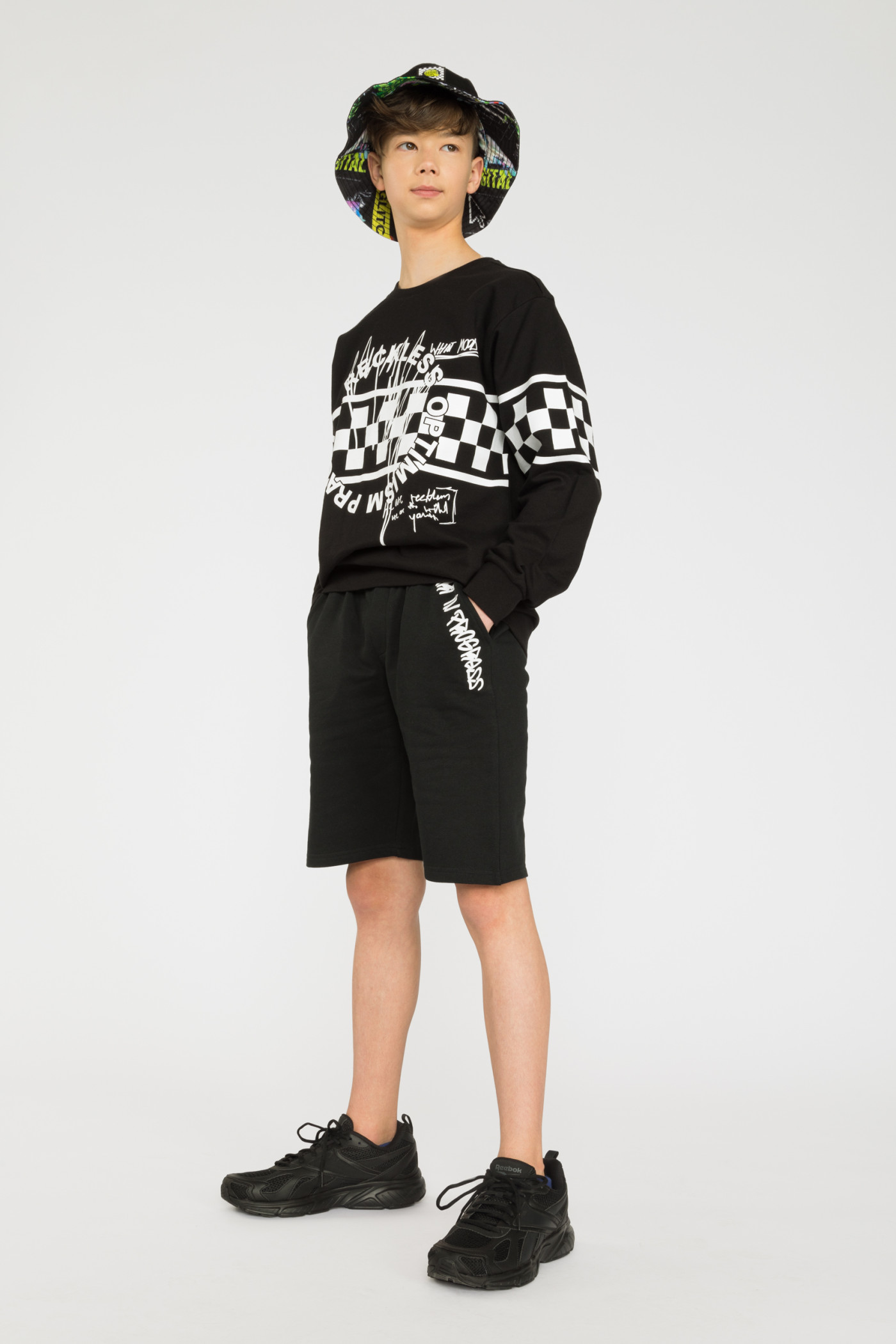 Czarne krótkie spodenki dresowe ART IN PROGRESS