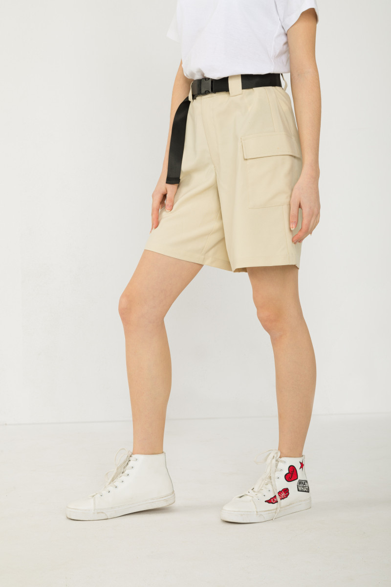 Beżowe krótkie spodenki cargo, beżowy