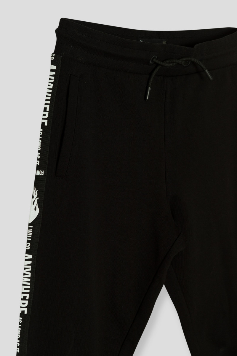 Czarne spodnie dresowe z lampasem