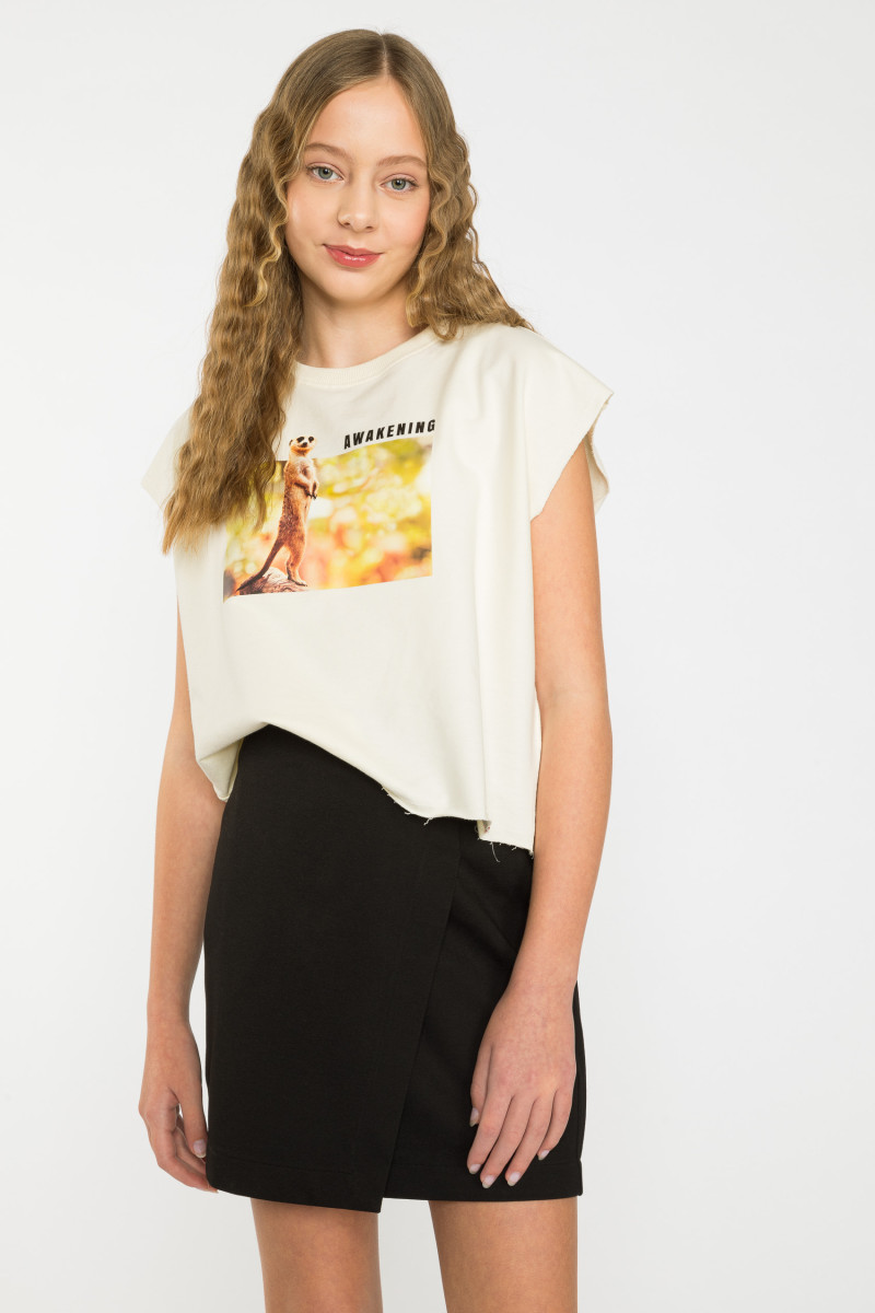 Kremowy szeroki T-shirt dziewczęcy z surykatką | Reporter
