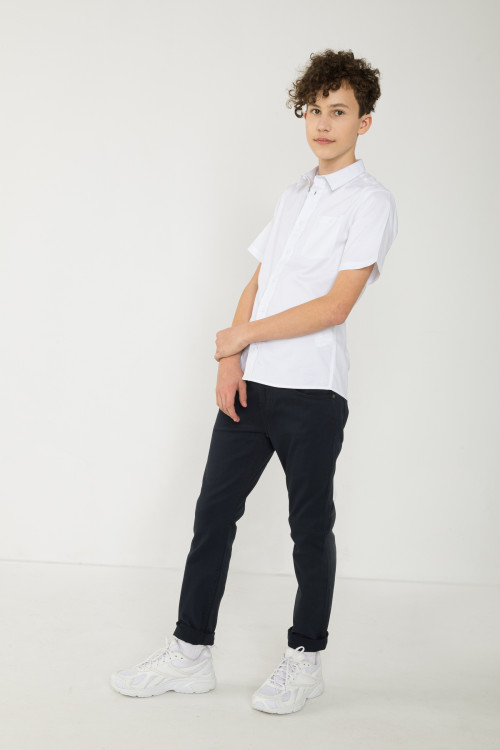 Biała koszula z krótkim rękawem i kieszonką