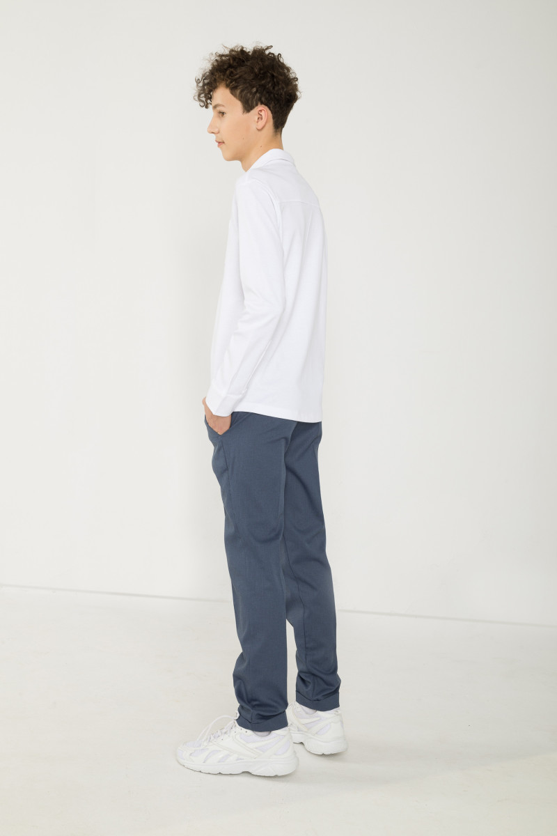 Biała koszula z długim rękawem