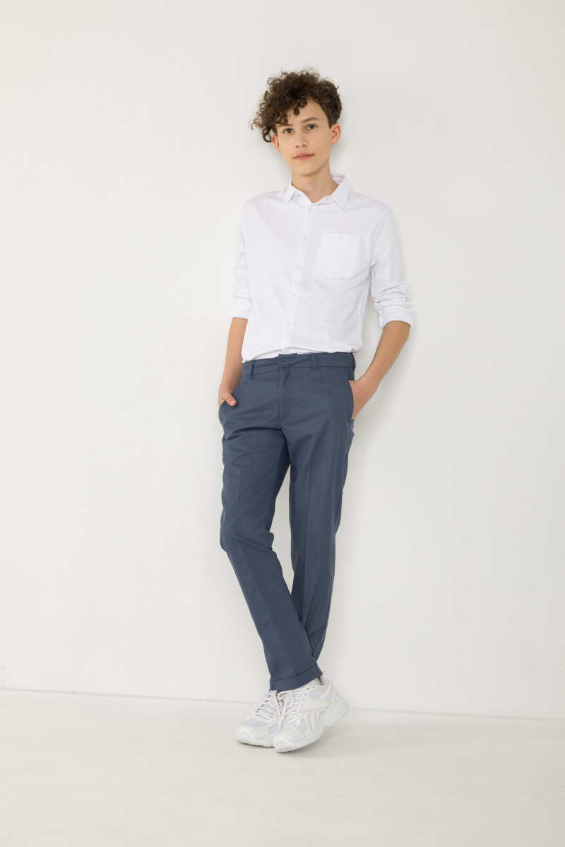 Biała koszula z długim rękawem