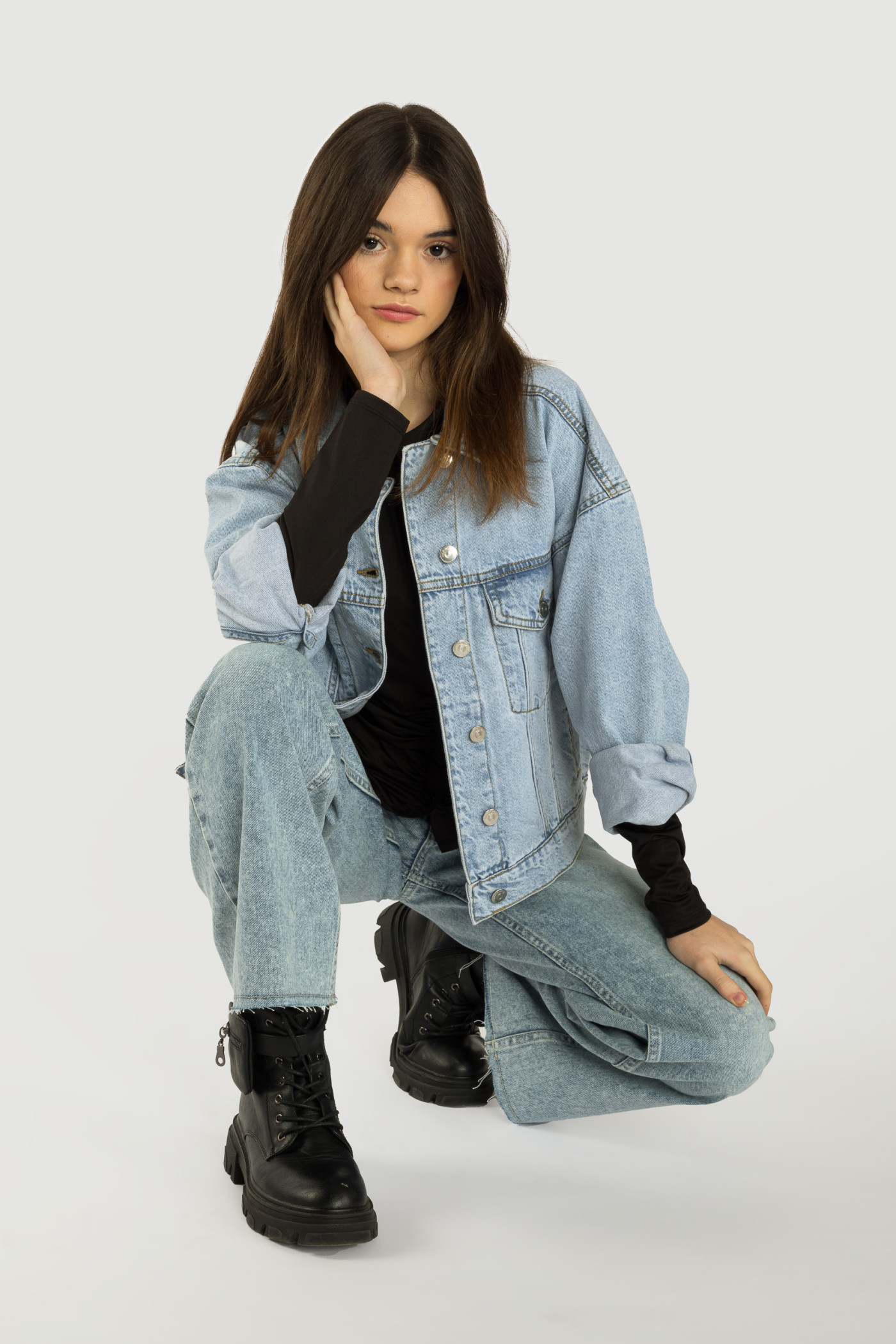 Czarna koszula z marszczeniem