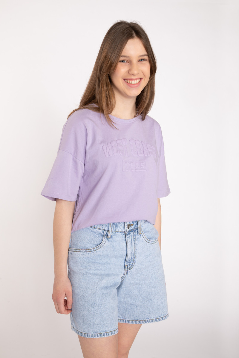 Fioletowy T-shirt z ozdobnym nadrukiem