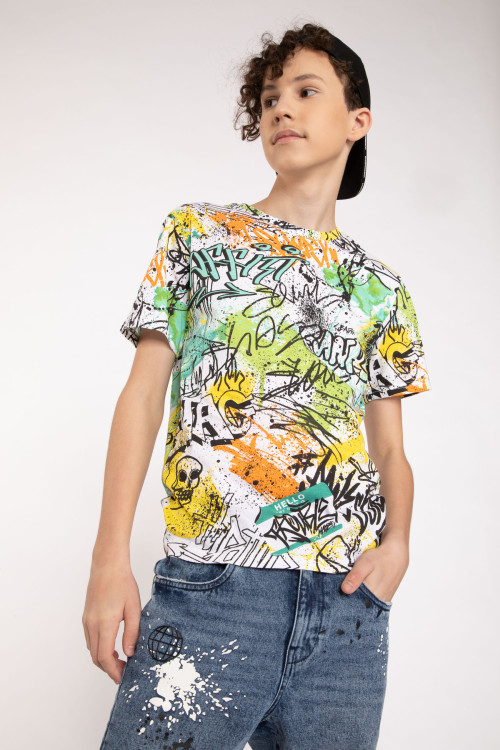 Wielobarwny T-shirt z motywem graffiti