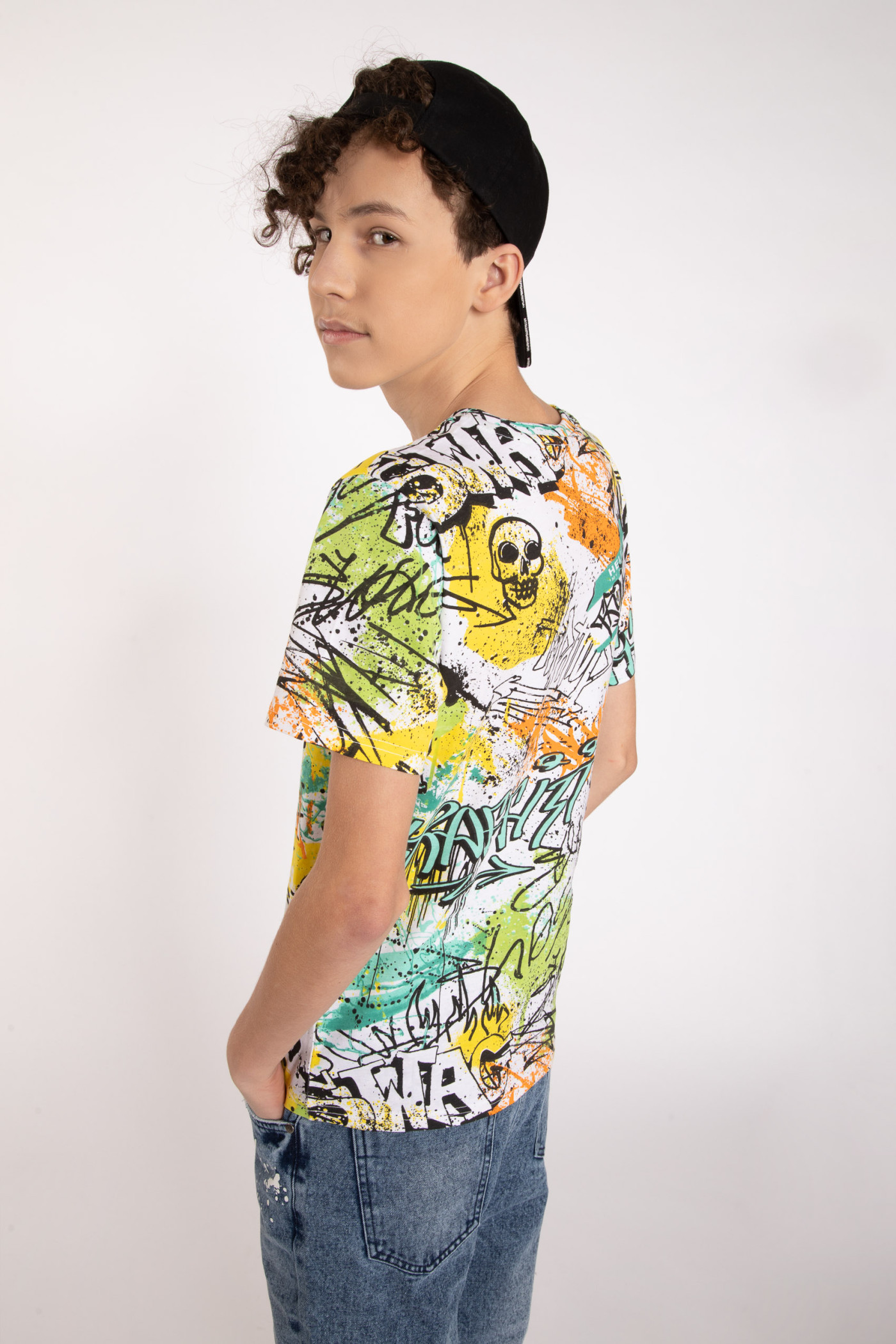 Wielobarwny T-shirt z motywem graffiti