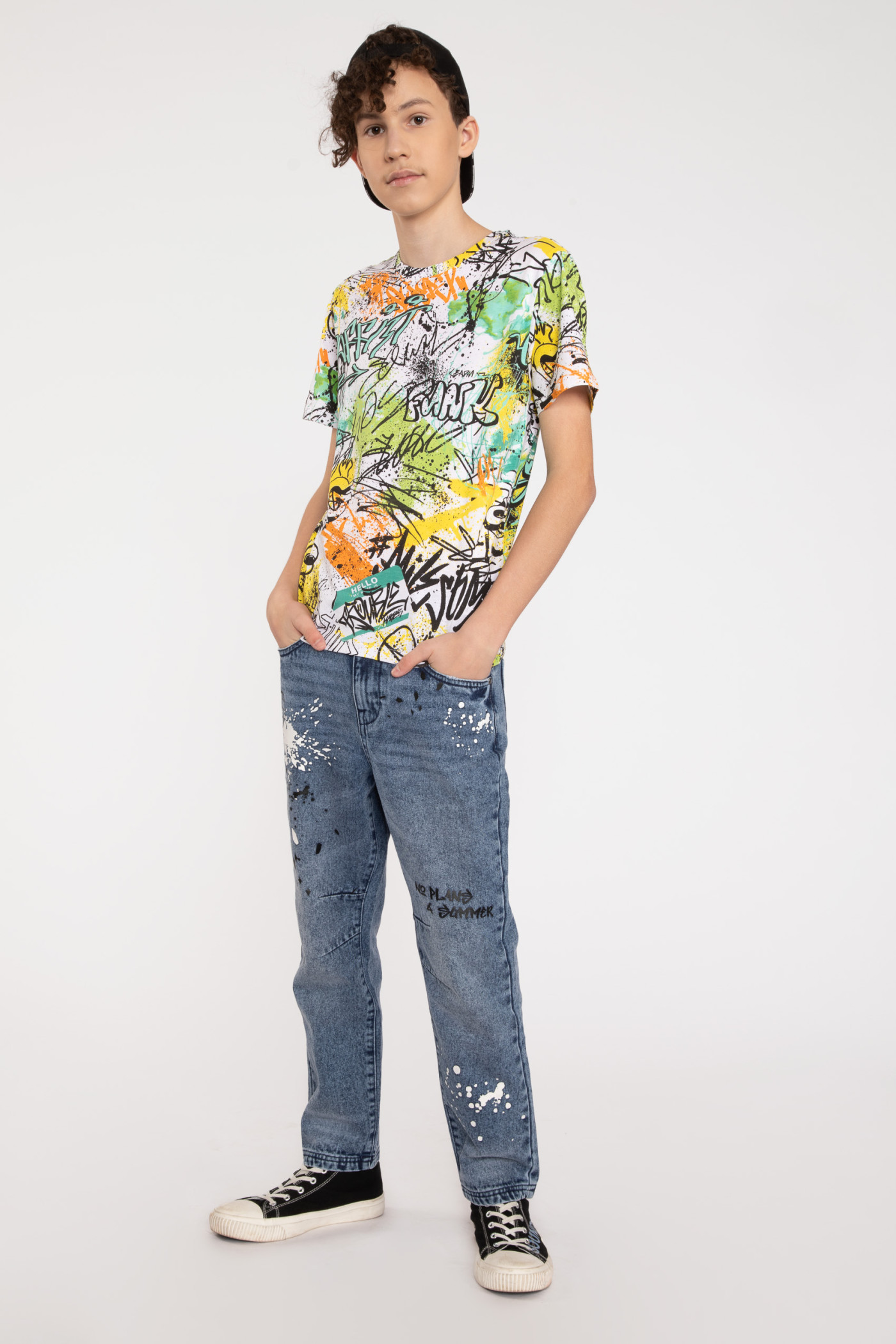 Wielobarwny T-shirt z motywem graffiti