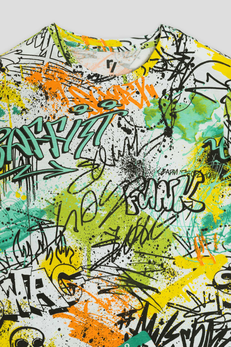 Wielobarwny T-shirt z motywem graffiti