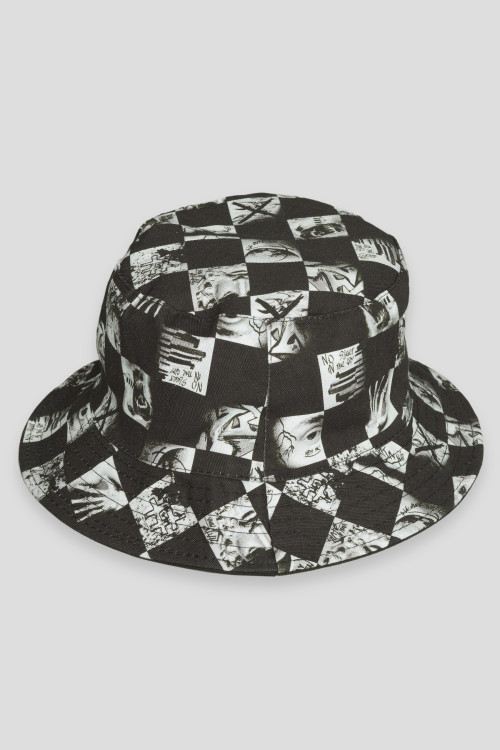 Czarny kapelusz typu bucket hat
