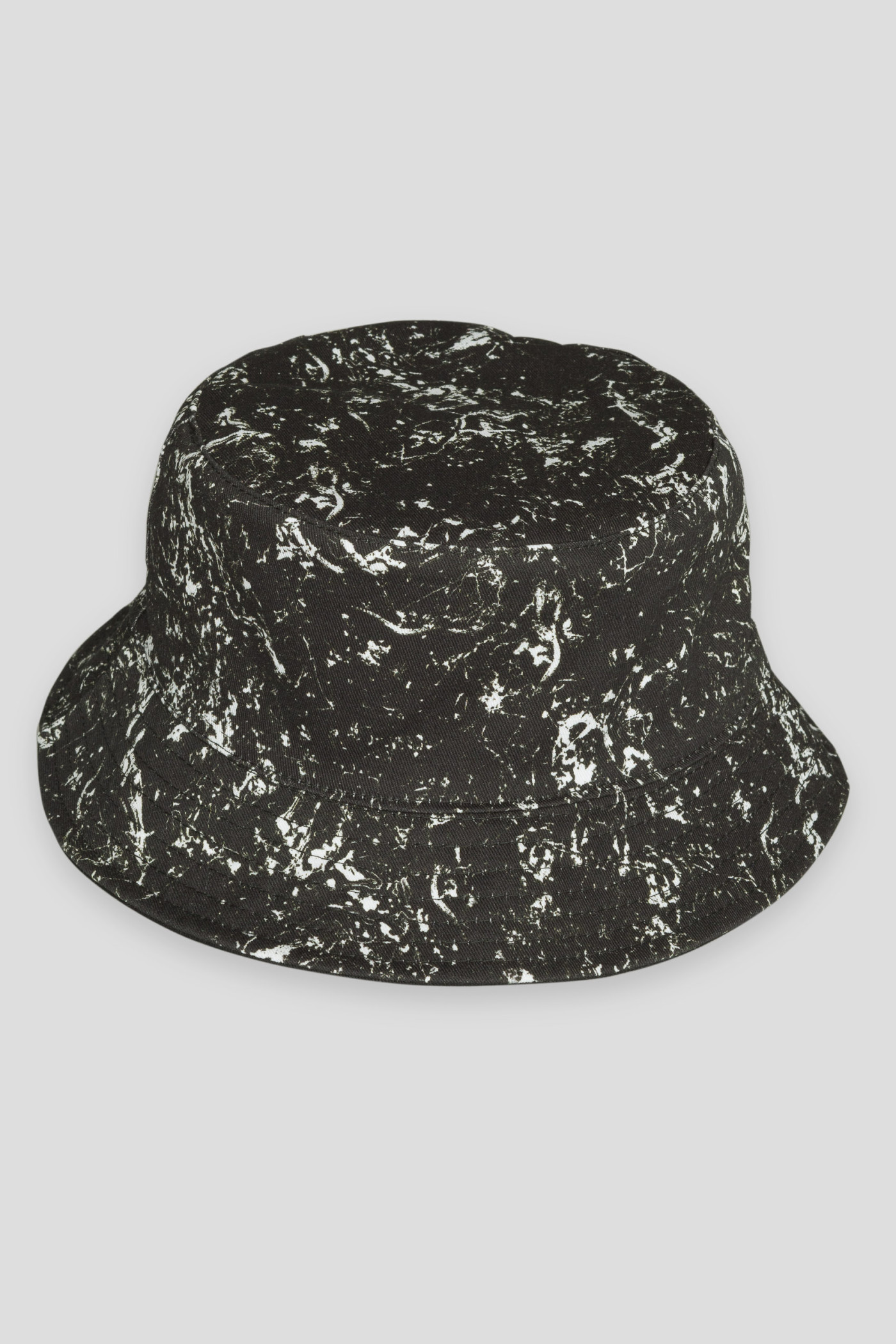Czarny dwustronny kapelusz typu bucket hat