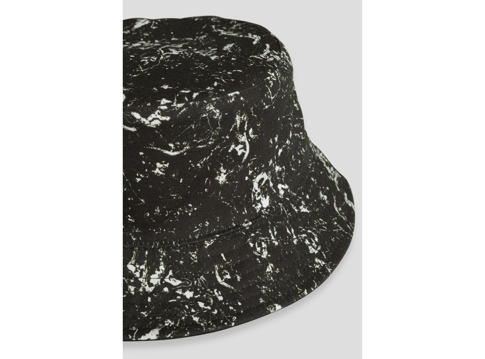 Czarny dwustronny kapelusz typu bucket hat