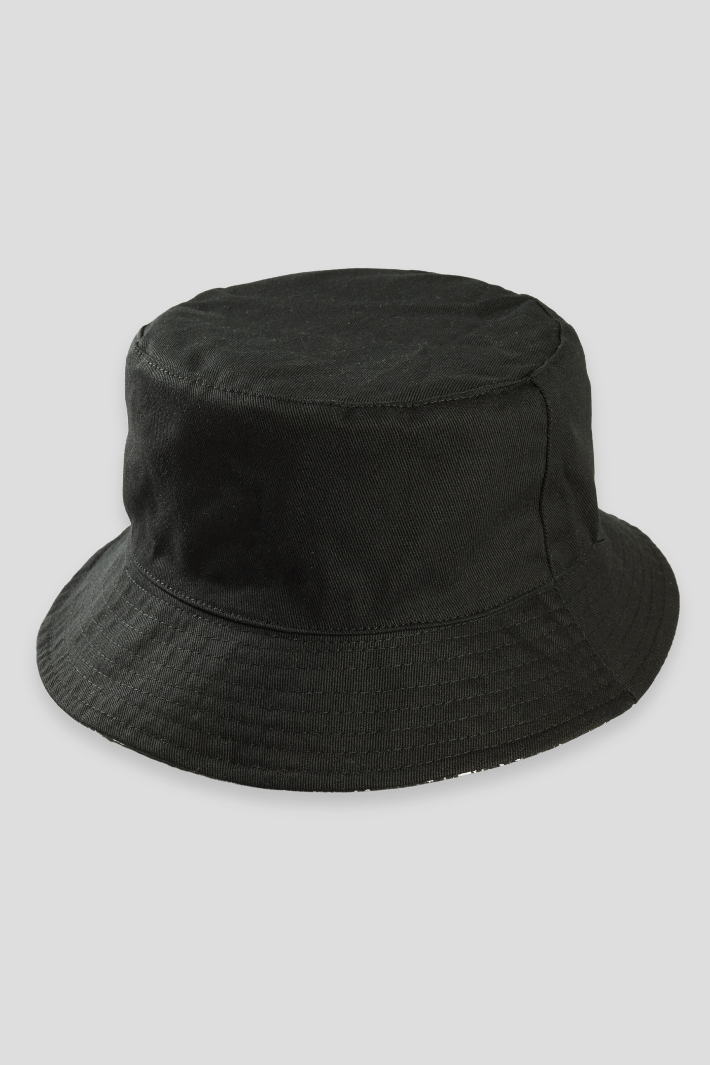 Czarny dwustronny kapelusz typu bucket hat