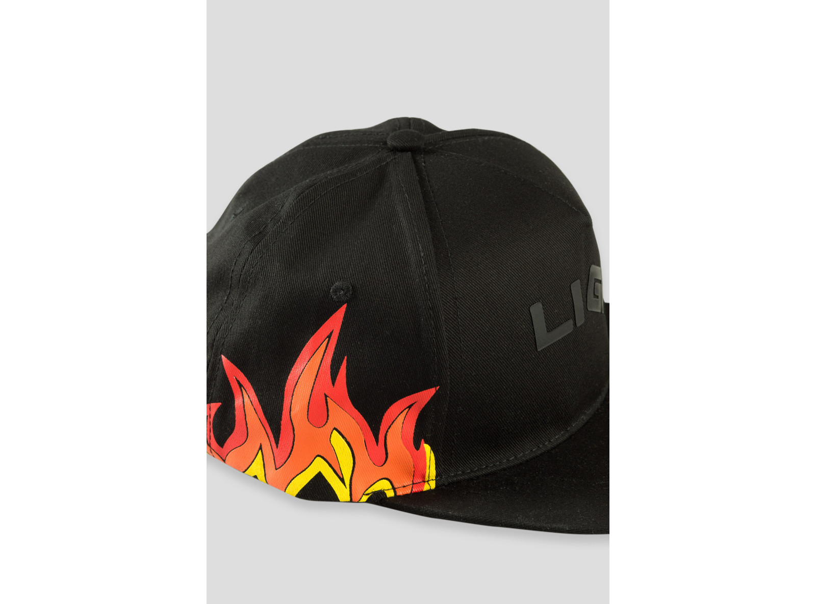 Czarna czapka z daszkiem