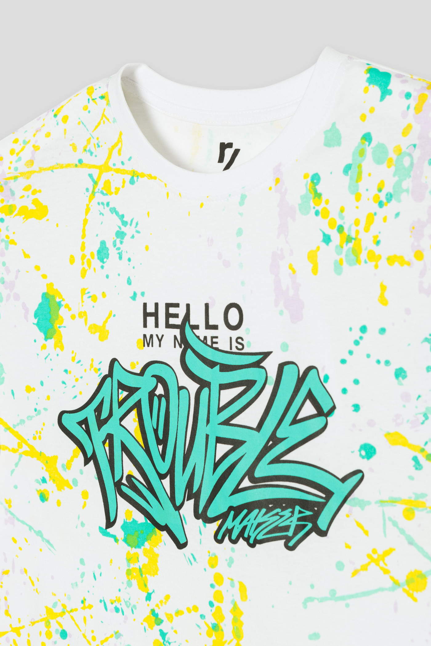 Biały T-shirt oversize z nadrukami graffiti