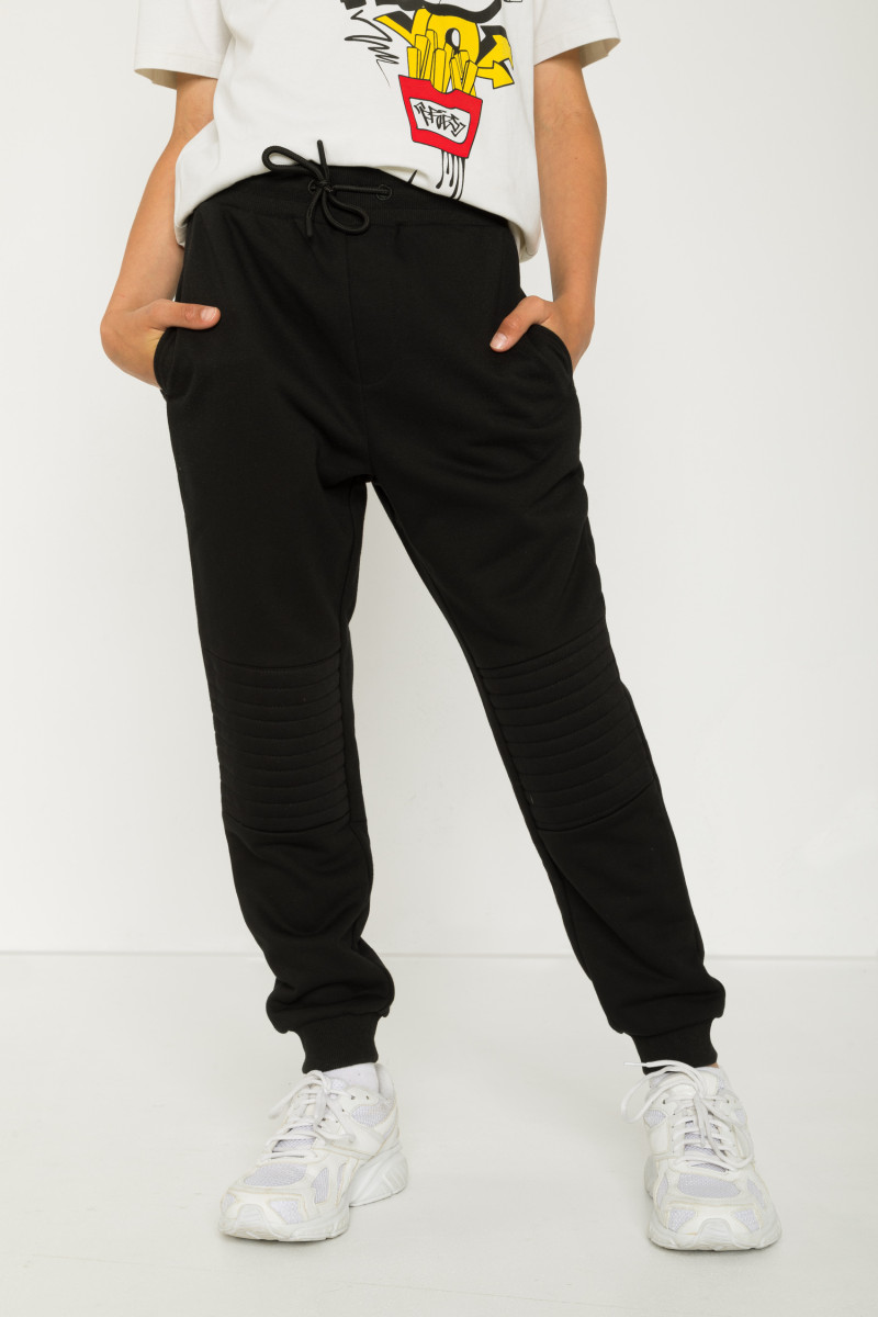 Czarne spodnie typu joggery